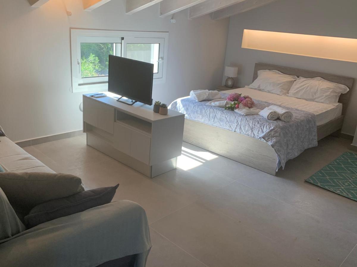 Terpsichore Boutique Bright New Sofita Studios And Appartment Дасия Екстериор снимка